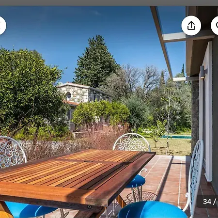 Bitez Havuzlu Tas Ev Ferienhaus *