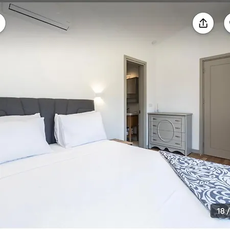 Bitez Havuzlu Tas Ev Ferienhaus *